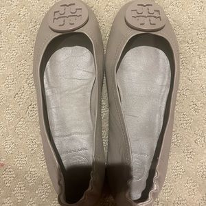 Perfect neutral flat for your wardrobe!